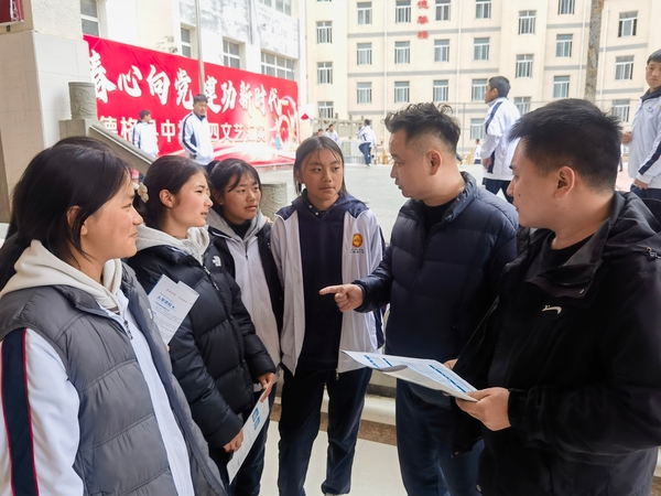 学生咨询答疑(1).jpg